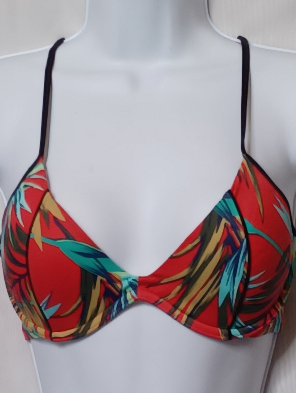 PINK Victoria's Secret Red Tropical Print Underwire Bikini Top. Size M - Picture 2 of 7